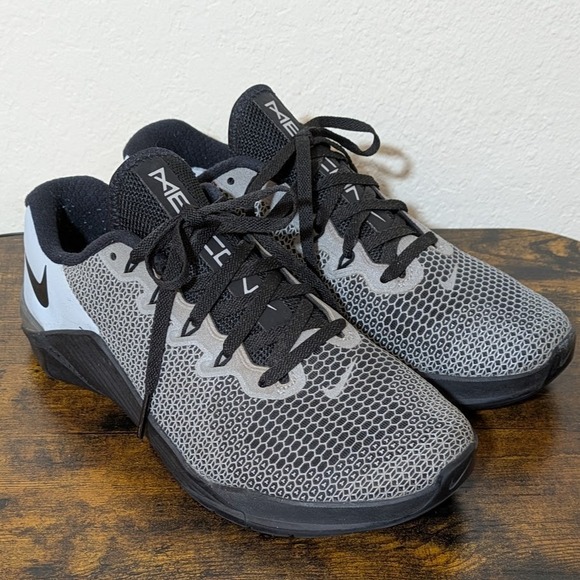 Nike Metcon 5 Womens Running Shoes Sz 7.5 Gray Cushioned Sneakers CD4951-001 - Picture 1 of 15
